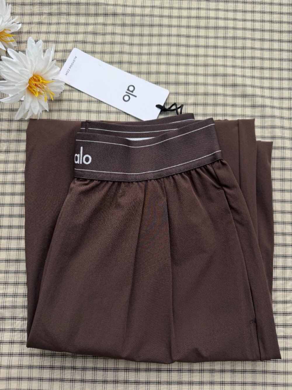 ALO Yoga Wide Leg Pants in Dark Brown - Picture 3 of 9
